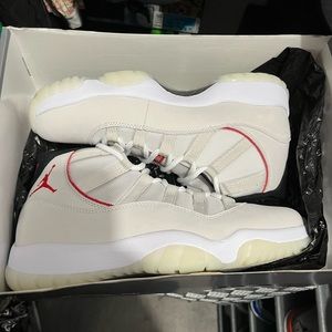 Jordans 11 platinum tint size 10 Brand New